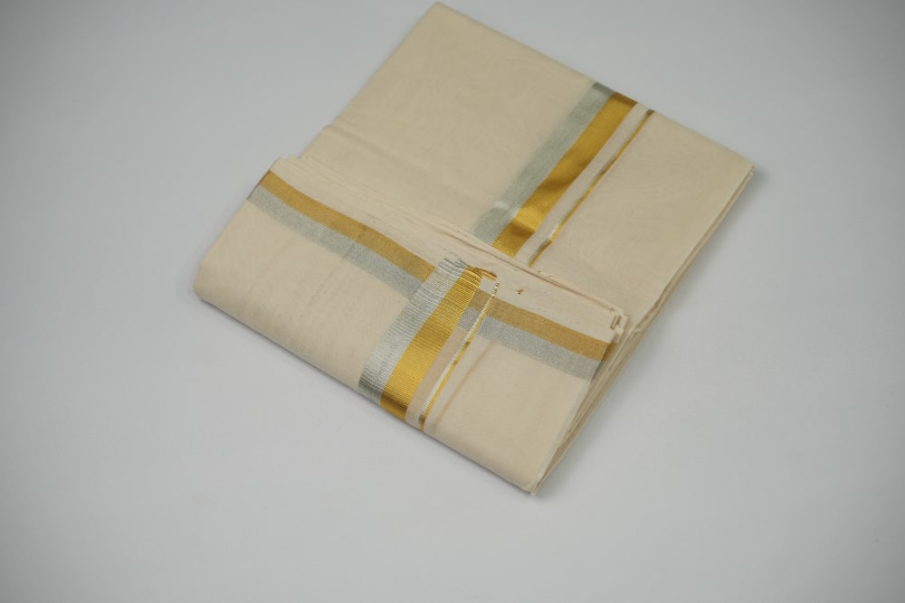 Silver & Gold Kasavu Mundu  - image 3