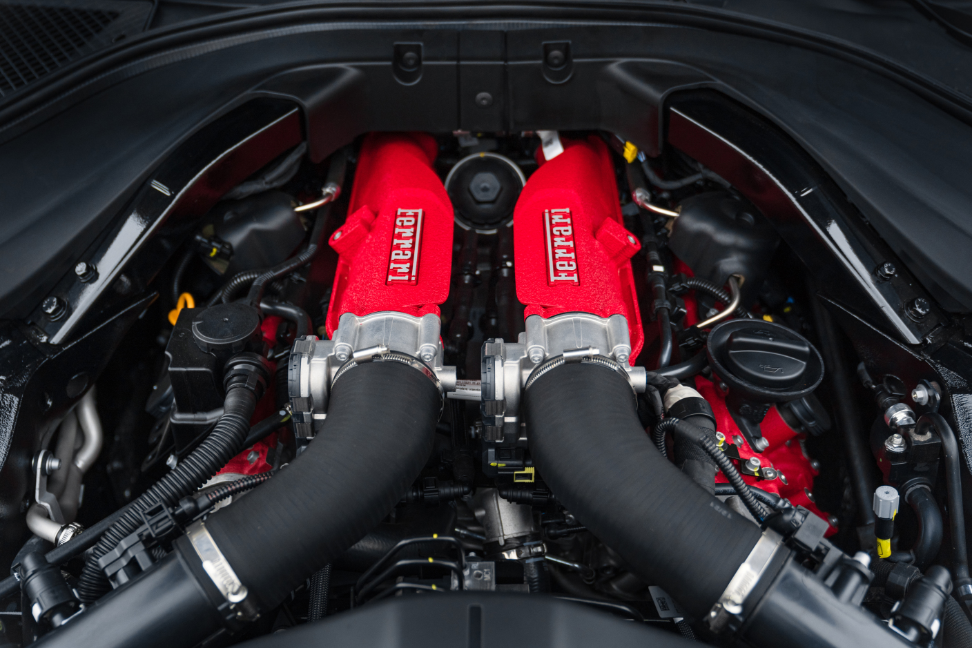 Ferrari Roma Engine Design L'art de l'automobile | Ferrari Roma *Low mileage*