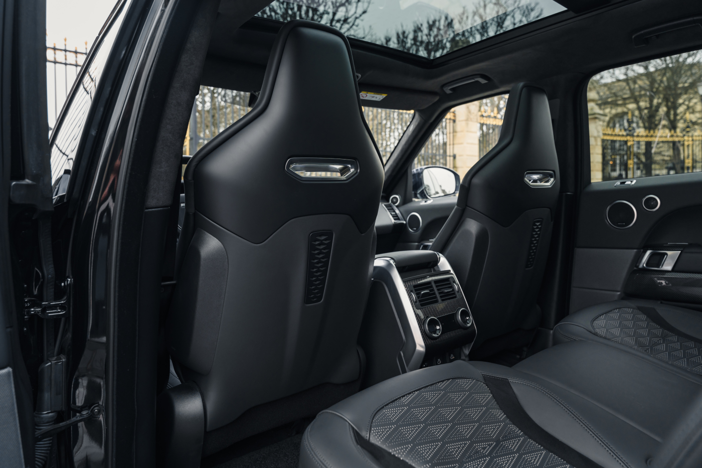 L'art de l'automobile | Land Rover Range Rover SVR *First hand*