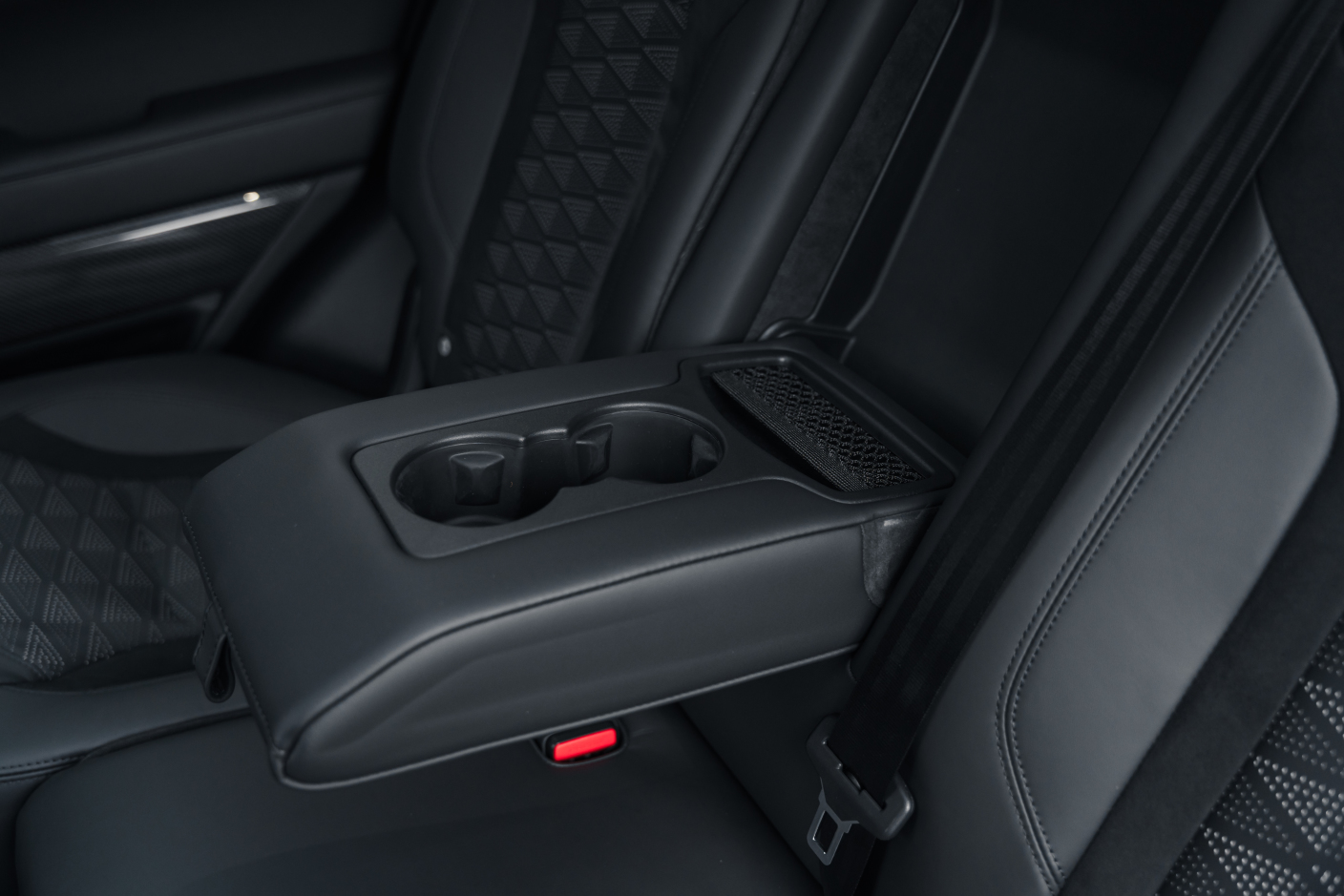 L'art de l'automobile | Land Rover Range Rover SVR *First hand*