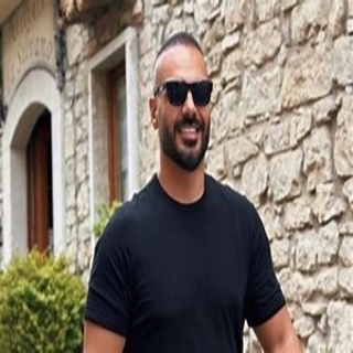 ألف شخص ألف شخص