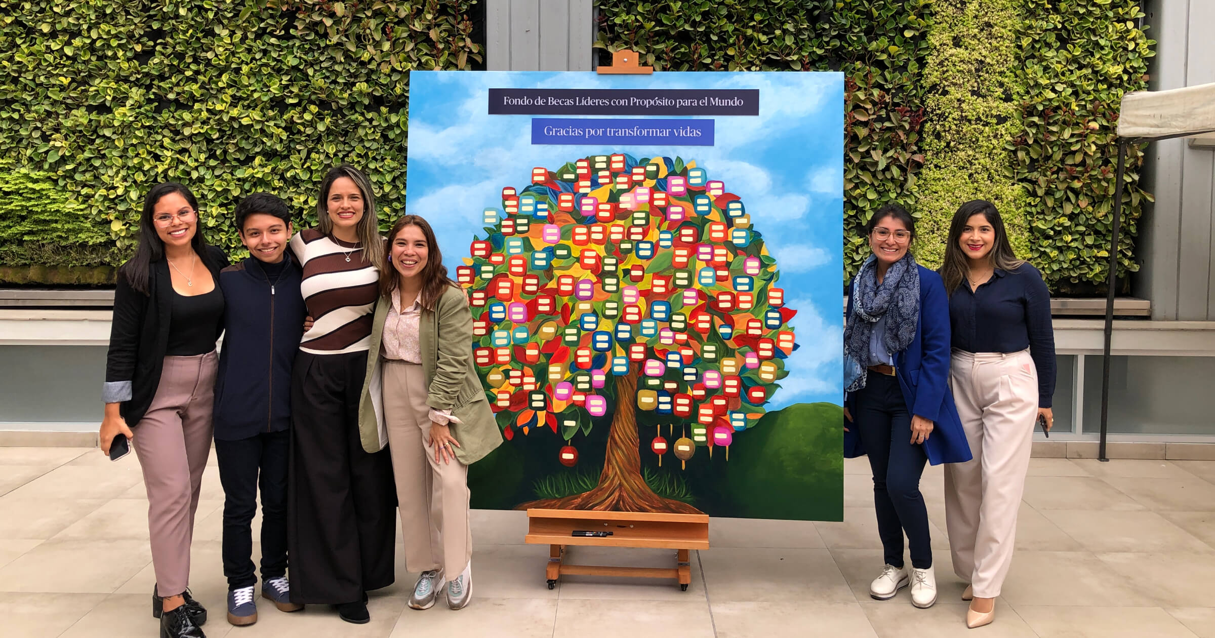 arbol agradecimiento con equipo de up