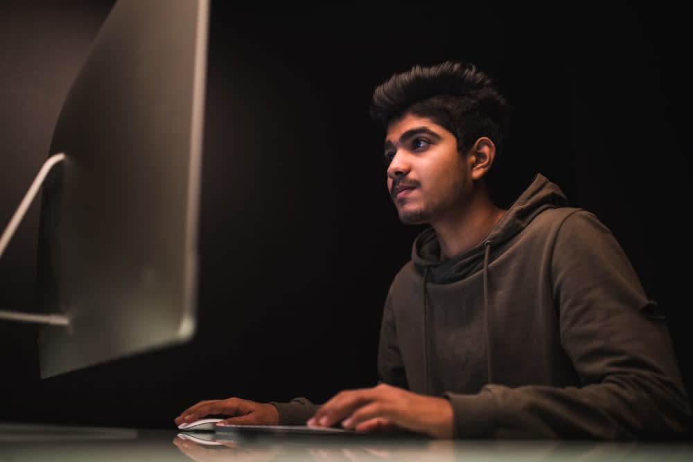 indian-man-hacker-using-computers-stealing-data-desk