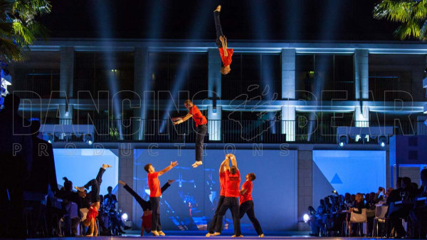 Hand Voltige Showact Six dancers twirl each other