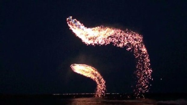 Pyro  Kites Two fire lines in the sky