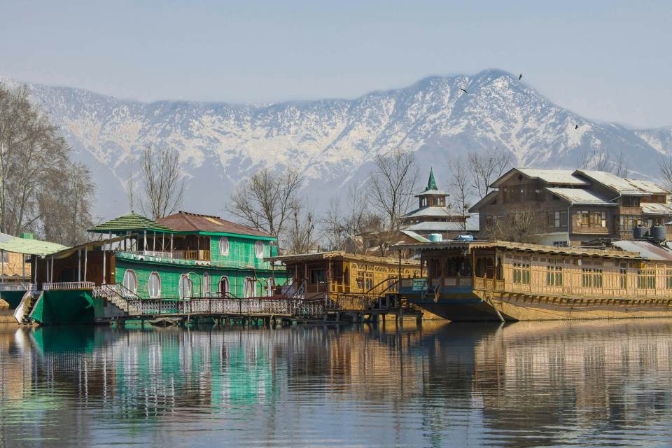 Kashmir vs Manali