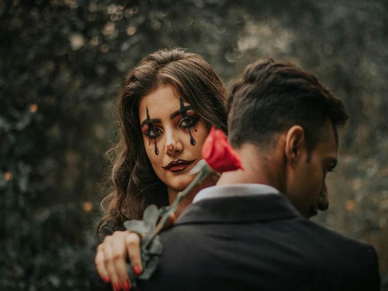 Relationship Red Flags: 15 Warning Signs You Should Never Ignore