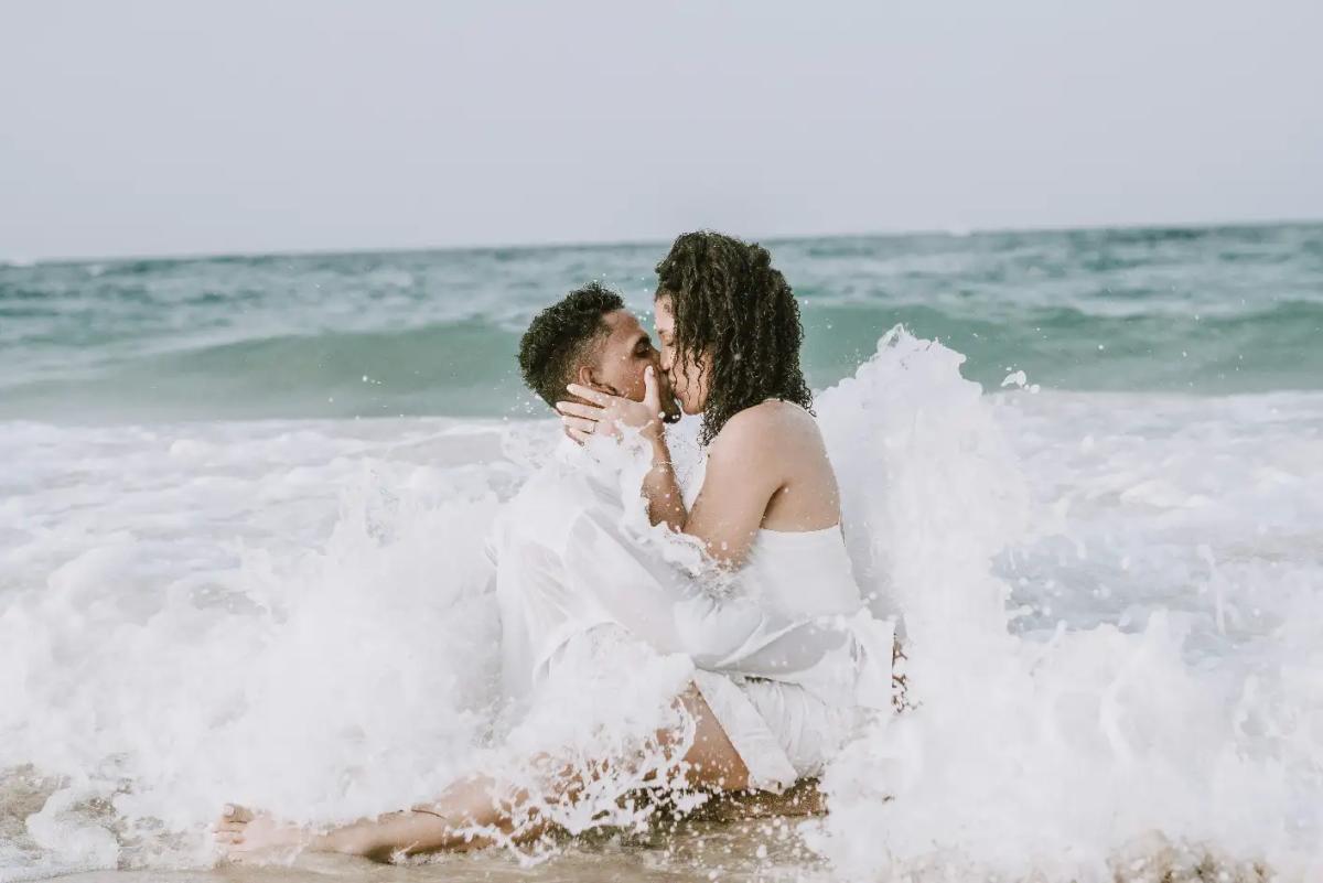 Sunset Dates: Timeless Romance