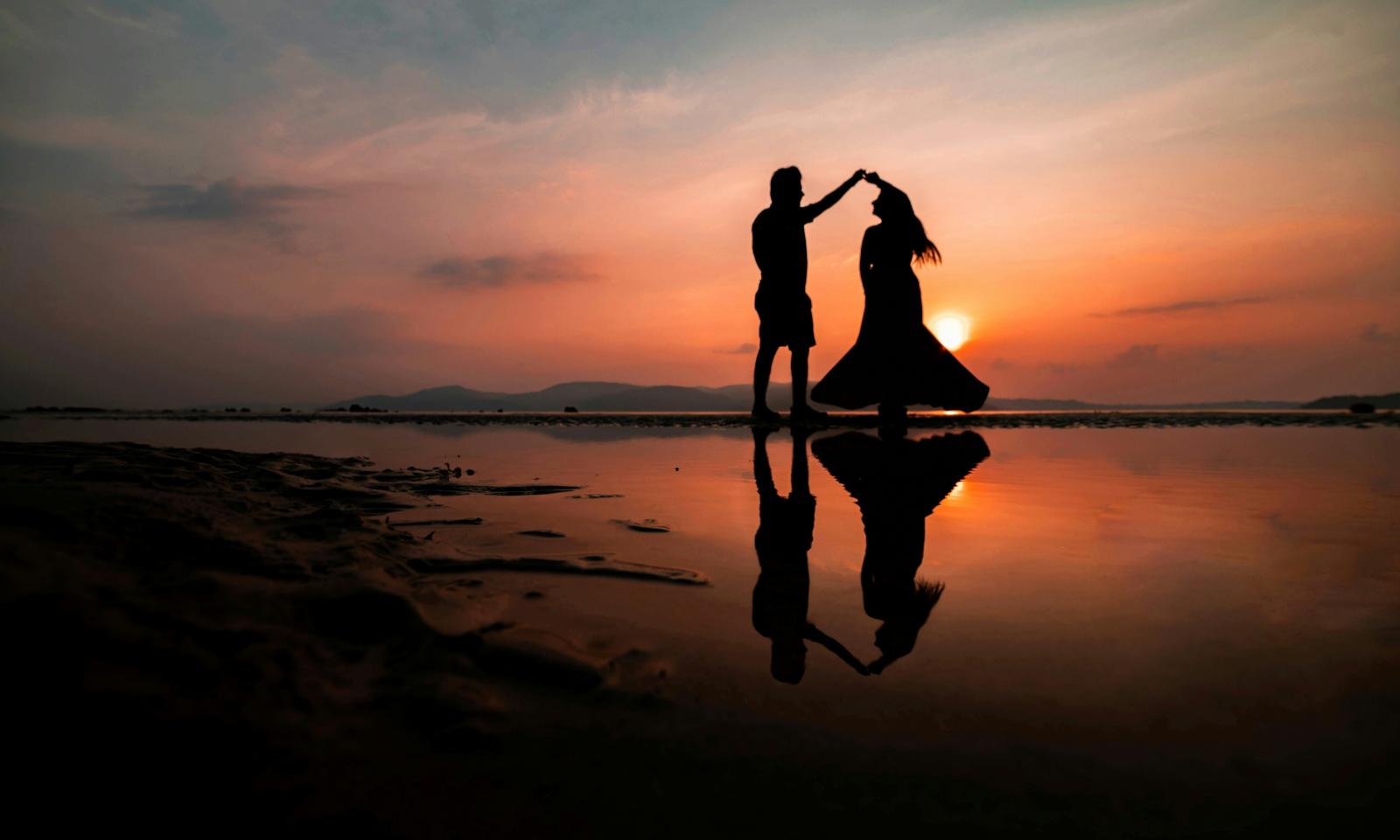 Anniversary Date Ideas — romantic visual inspiration for couples