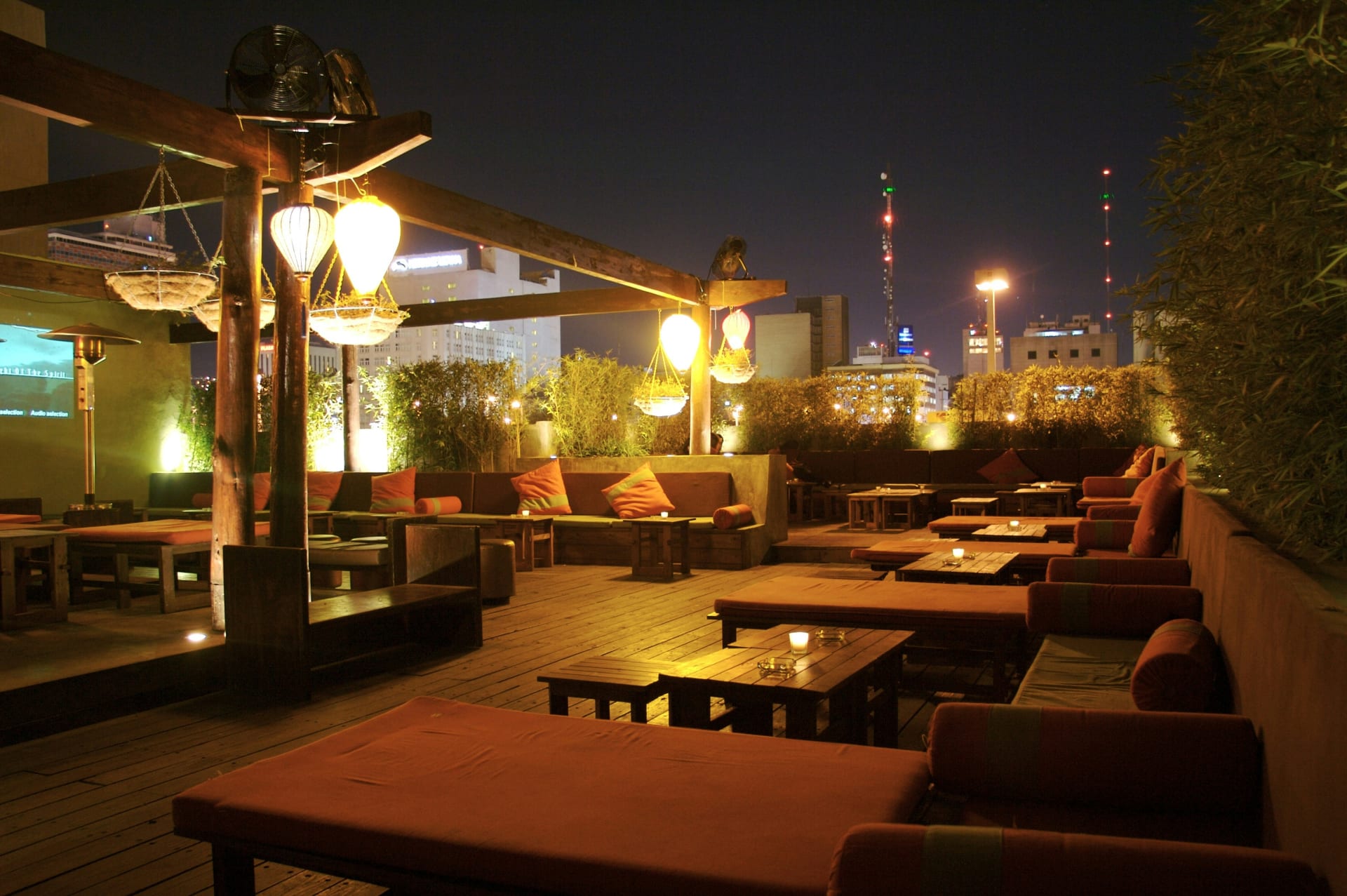 Romantic Rooftop Stargazing Anniversary Dinner — a dreamy celebration for couples