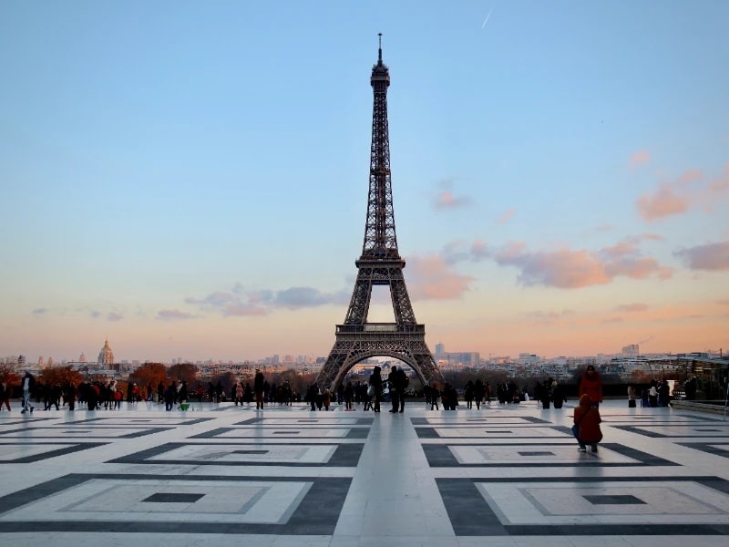 Romantic travel in Paris Proposal Guide, France
