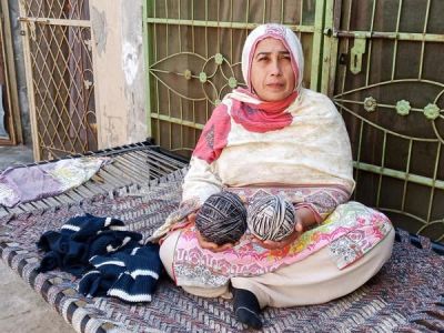 Rehana Bibi revived her yarn extraction business through loan support.