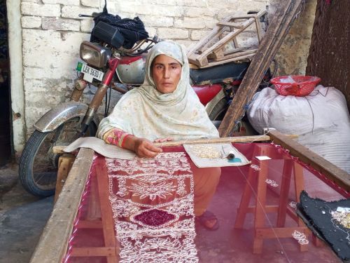 Parveen Bibi strengthened her traditional embroidery work through investment