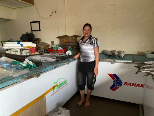 Duyên expanded her seafood business to boost her family’s income