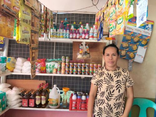 Flordelis received a loan that greatly helped her business and improved her income.
