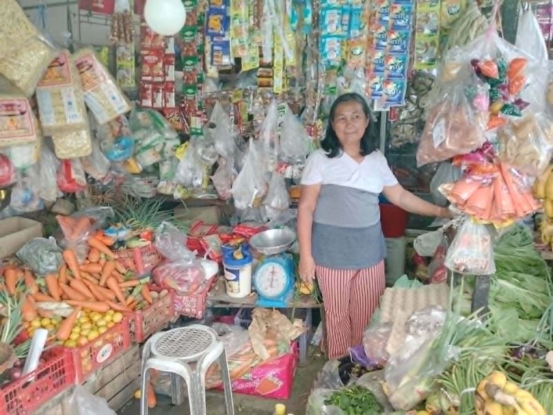 Delia's vegetable and grocery stall continues to grow with the support of the loan she received.