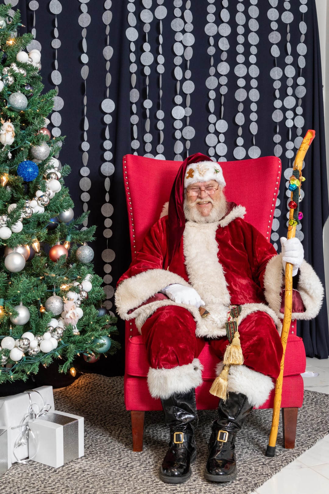 🎅🏼✨ Santa’s Coming Back to County Chiropractic! ✨🎄