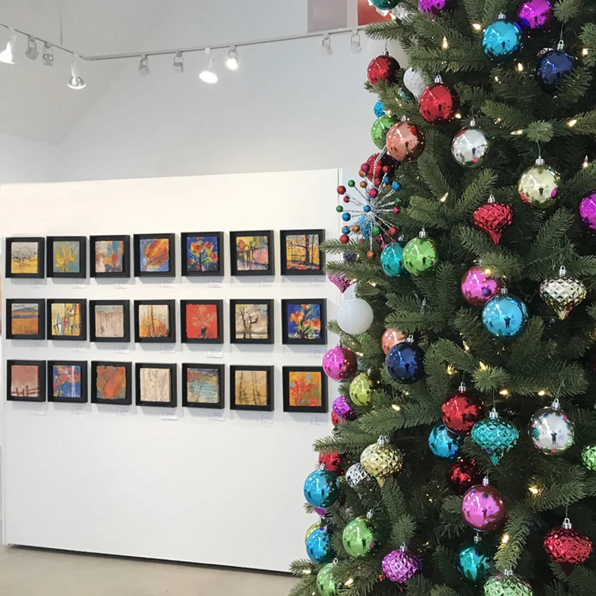 ANDARA Gallery Presents: LUMINOUS Holiday Art Show and Sale - Nov 16th to Dec 6th, 2025 and Dec 6th to 23rd, 2025. Photo © ANDARA Gallery