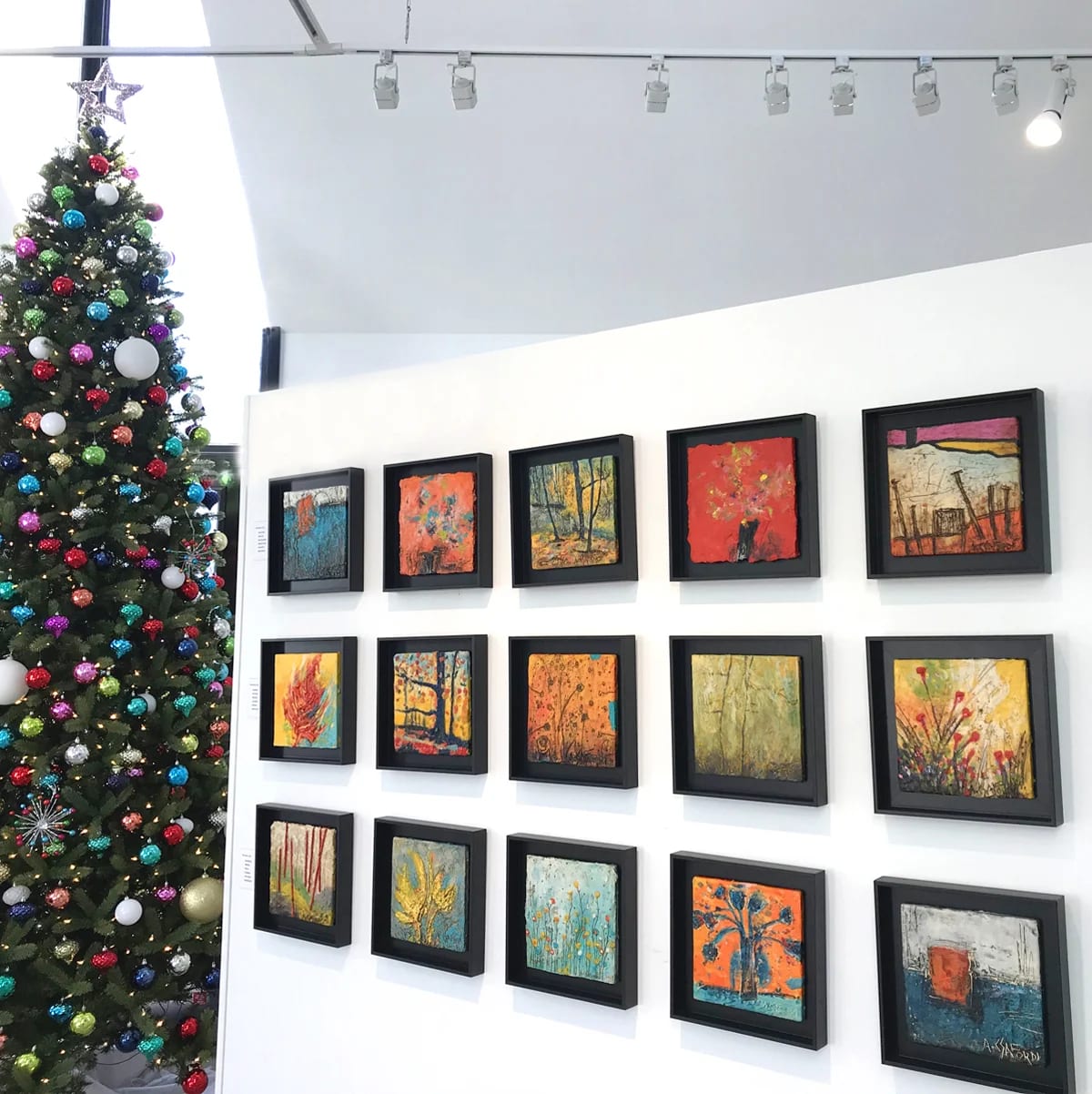 ANDARA Gallery Presents: LUMINOUS Holiday Art Show and Sale - Nov 16th to Dec 6th, 2025 and Dec 6th to 23rd, 2025. Photo © ANDARA Gallery