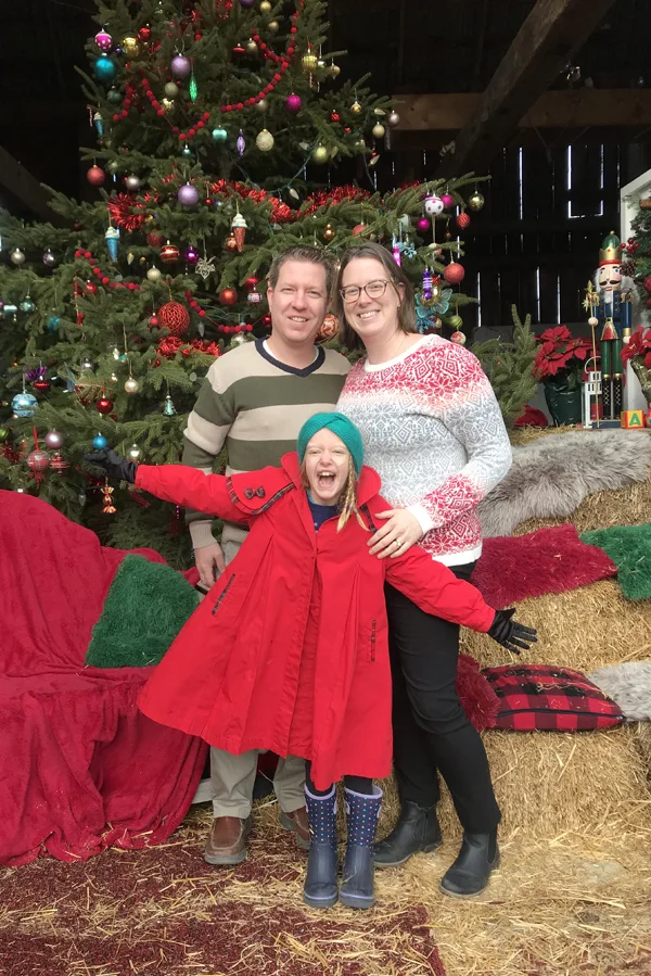 ANDARA Gallery's 5th Annual "Holiday Photo in the Barn"! Reservations: (613) 393-1572. All Welcome. Bring charged phone. We use to take photo of you/group in festive seating area in the barn in exchange for donation to PEC Hospital's Back the Build campaign. $10+ p.p. Donation receipts available.