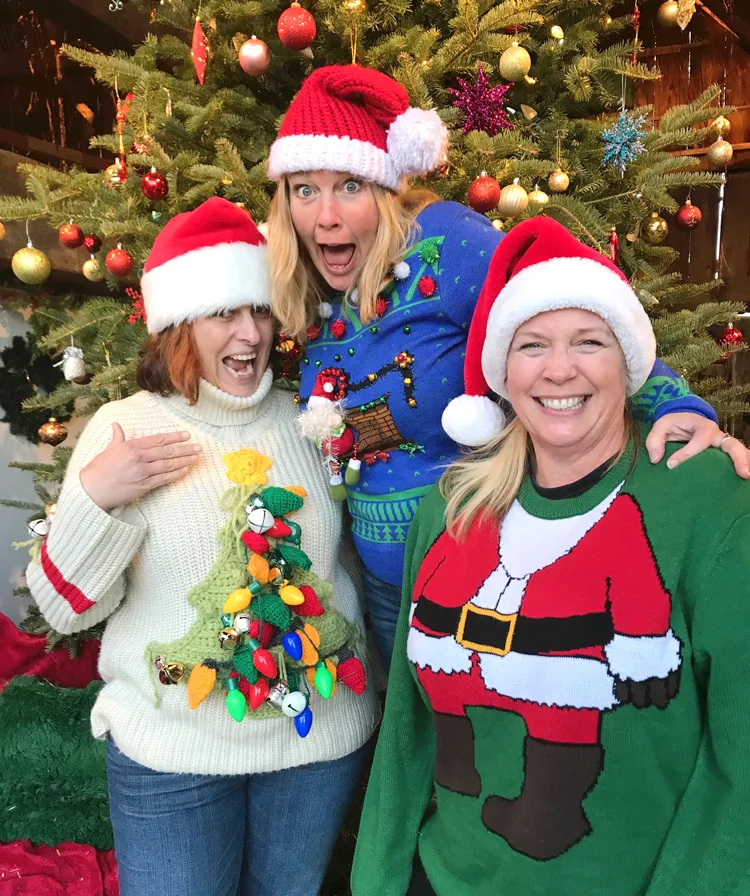 ANDARA Gallery's 5th Annual "Holiday Photo in the Barn"! Reservations: (613) 393-1572. All Welcome. Bring charged phone. We use to take photo of you/group in festive seating area in the barn in exchange for donation to PEC Hospital's Back the Build campaign. $10+ p.p. Donation receipts available.