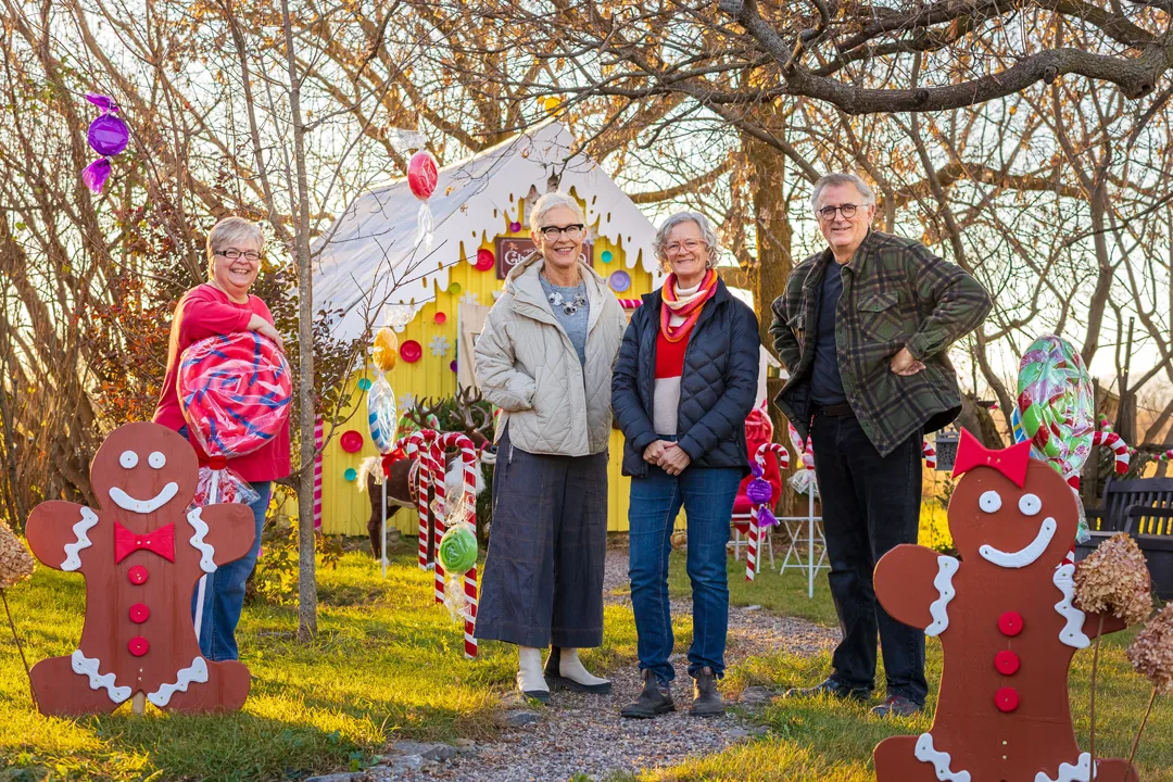 Meet our wonderful team at ANDARA Gallery's 5th Annual HOLIDAY PHOTO IN THE BARN - Nov 16 to Dec 8, Noon to 4 PM, By reservation only: (613) 393-1572. Also visit our Gingerbread Shoppe on site for local fine artisan handworks. Photo credit © Daniel Vaughan, @vaughan_group
