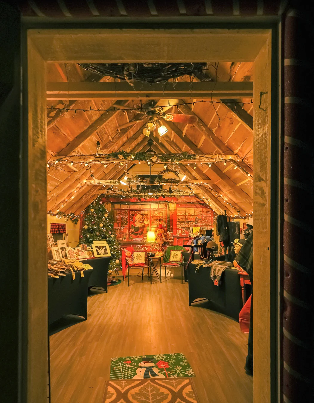 ANDARA Gallery's 5th Annual HOLIDAY PHOTO IN THE BARN - Nov 16 to Dec 8, Noon to 4 PM, By reservation only: (613) 393-1572. Also visit our Gingerbread Shoppe on site for local fine artisan handworks. Photo credit © Daniel Vaughan, @vaughan_group