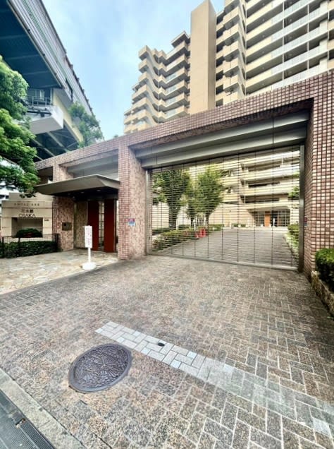 Royal Ark Kasuito OSAKA — A River View Residence