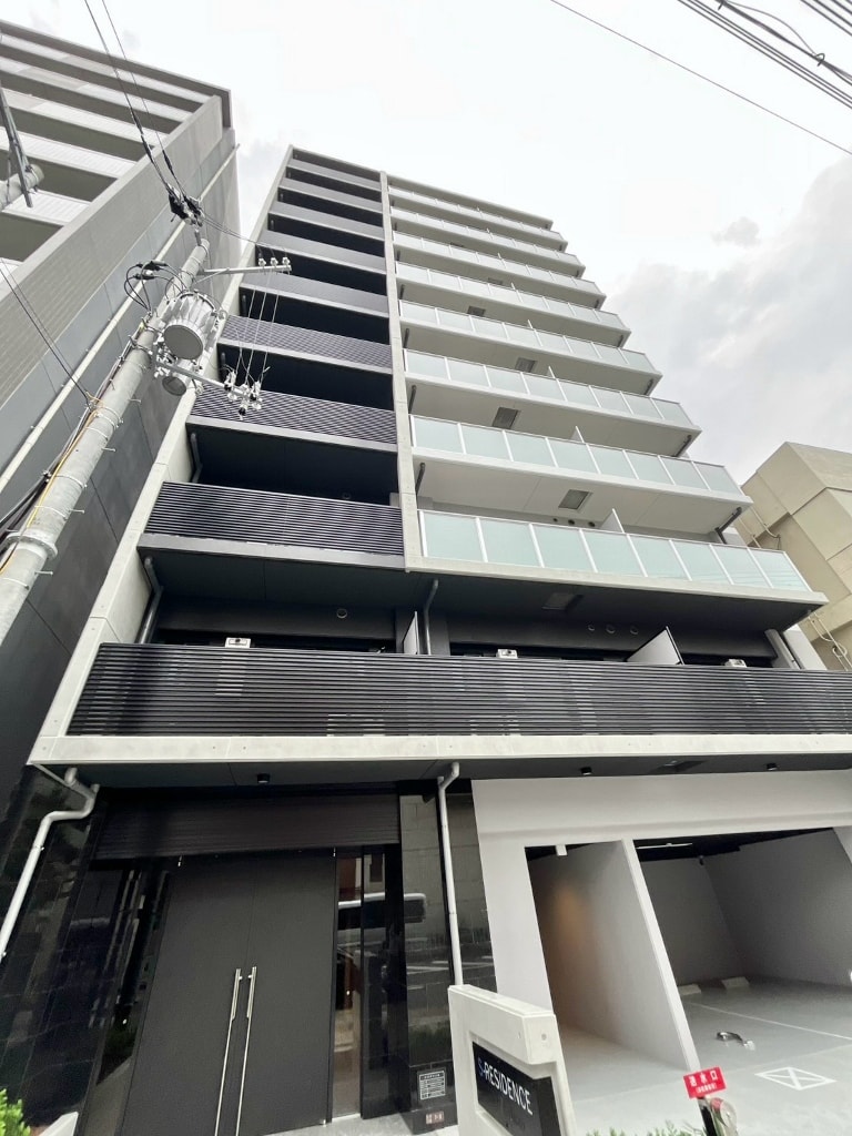 S-RESIDENCE Awaza chiaro — Top-Floor Corner Unit with Walk-In Closet