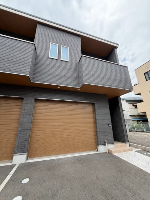 Urban Base Tsukamoto — Garage House with 2-Car Parking
