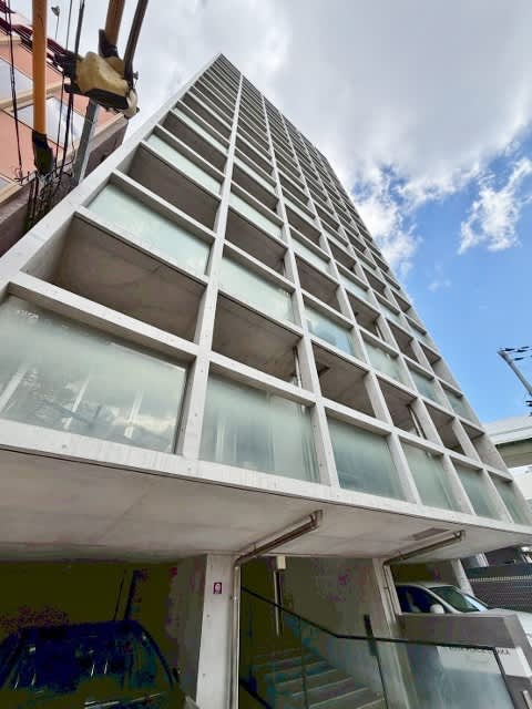 Aqua Place Osaka Legend — A Stylish Urban 1LDK Residence 1