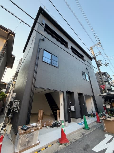 Higashi-Yodogawa Garage House — Designed for Car Enthusiasts 3