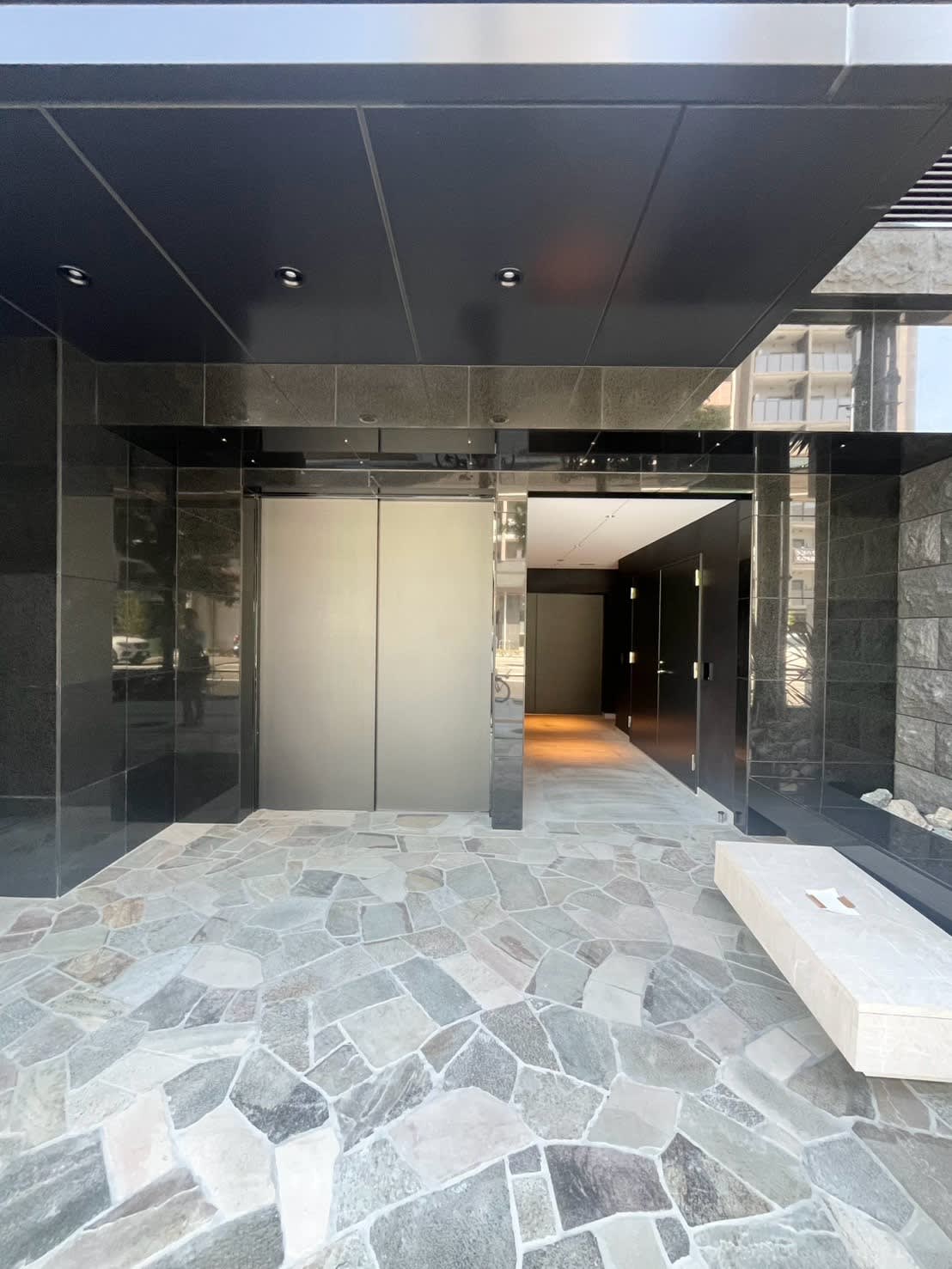 S — A Sophisticated 14th-Floor Corner Residence 3