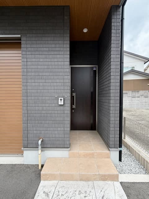 Urban Base Tsukamoto — Garage House with 2-Car Parking 3