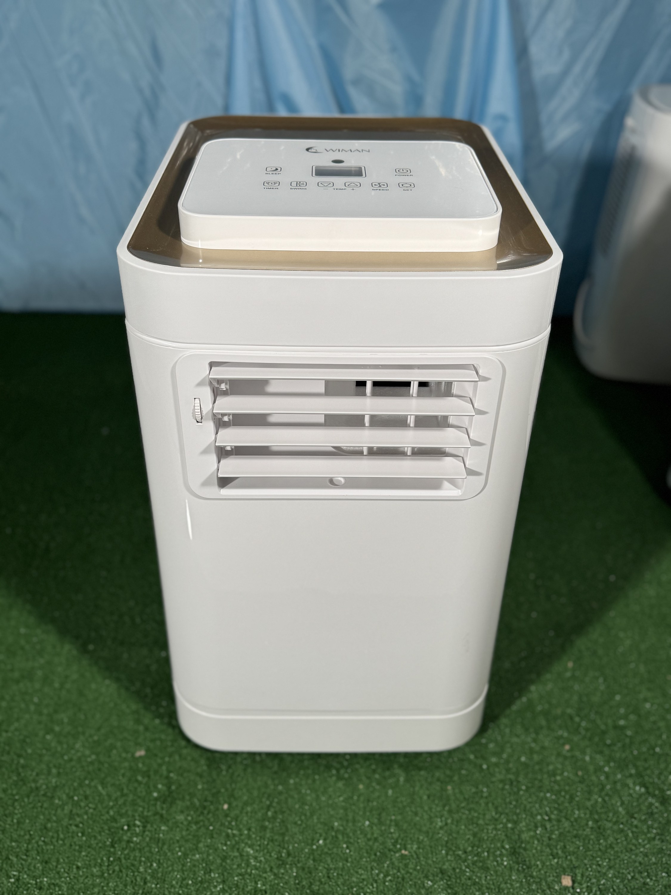 วิมานแอร์ 12000 บีทียู - ภาพด้านหน้าตัวเครื่องแอร์ WIMAN Air จากสตูดิโอ