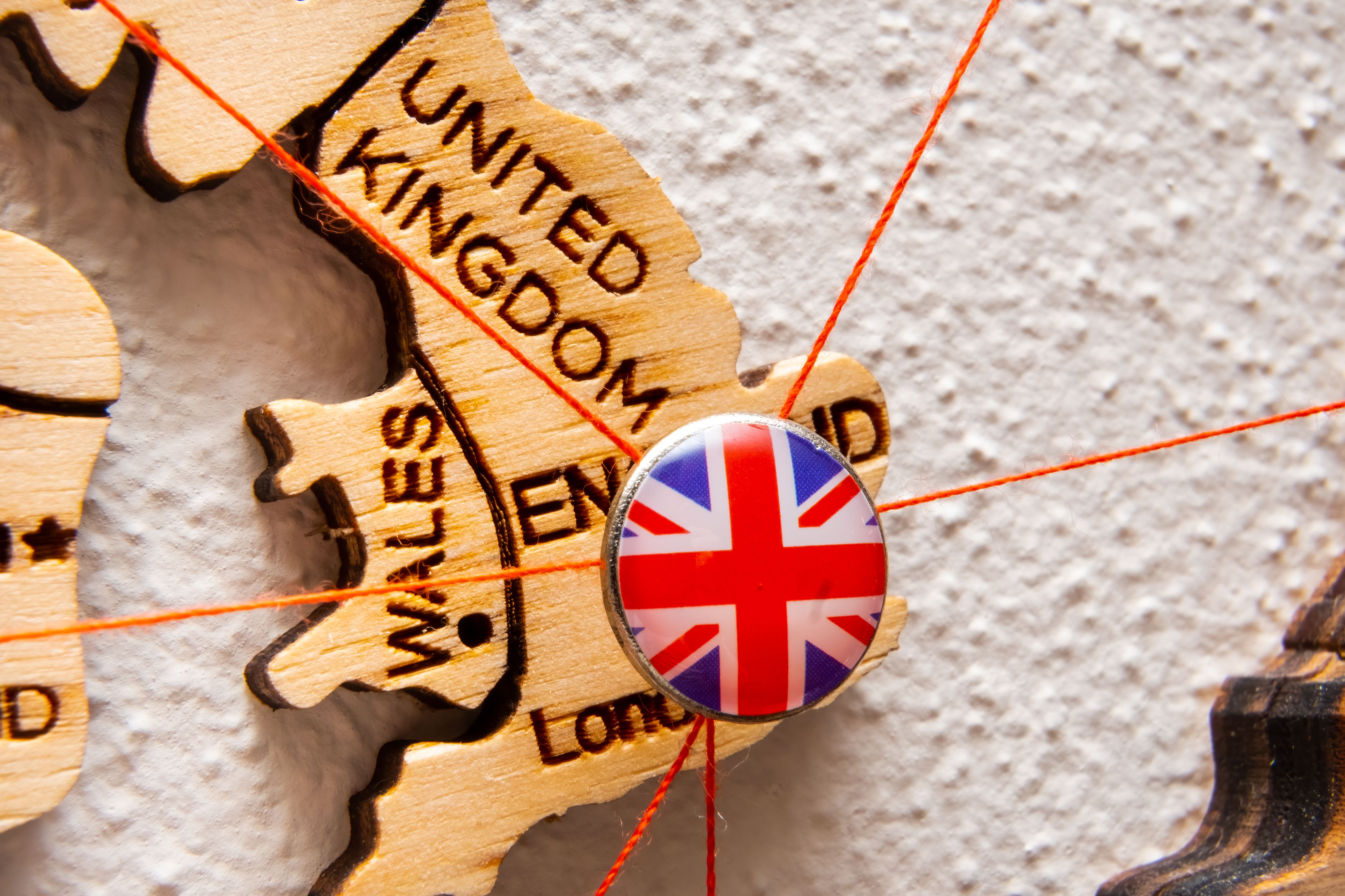 English Course | Lingora – Modern, Personalized, and Interactive Learning