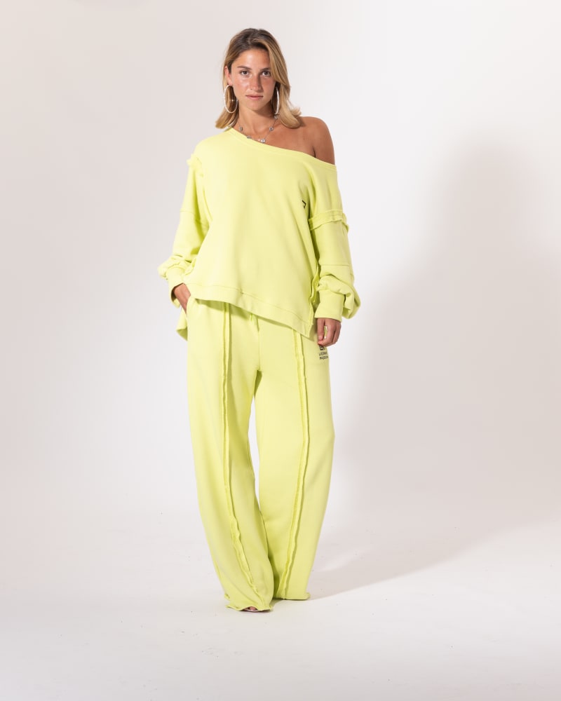 Ensemble jogging vert fluo Licorne Passion en pied, sweat oversize épaule dénudée et pantalon ample