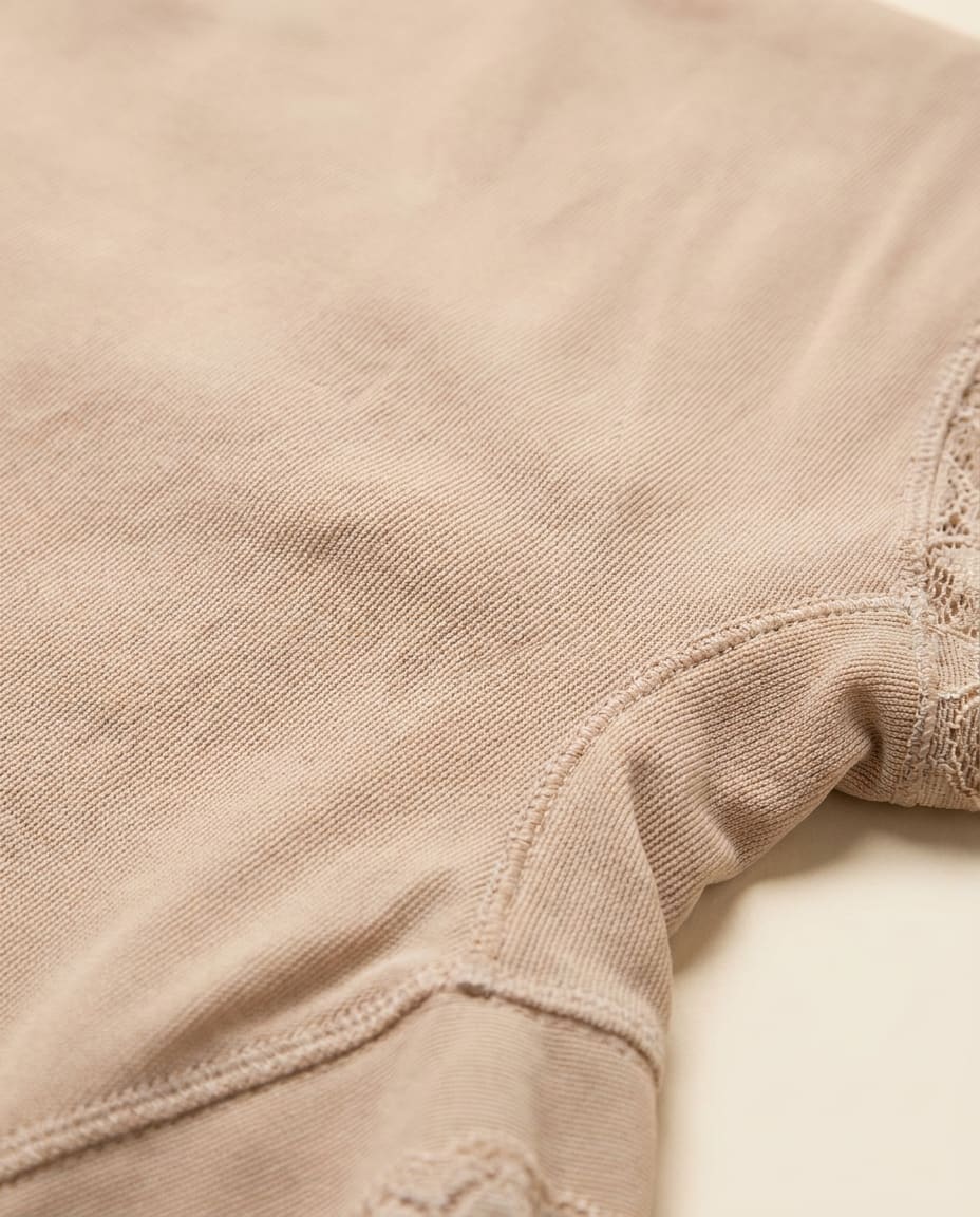 NOVA — detalle de costuras, color Beige