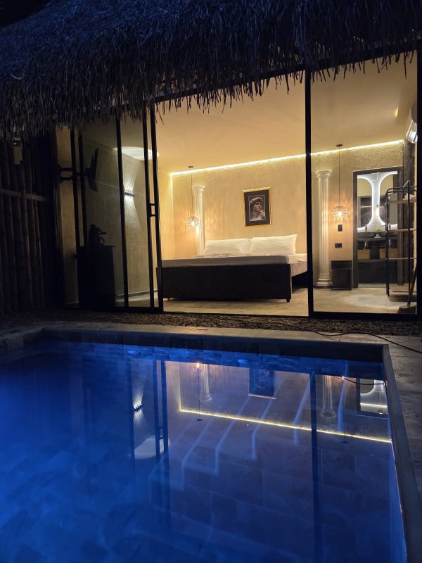 Suite king size baño de lujo interior Villa Viscaya Melgar parejas