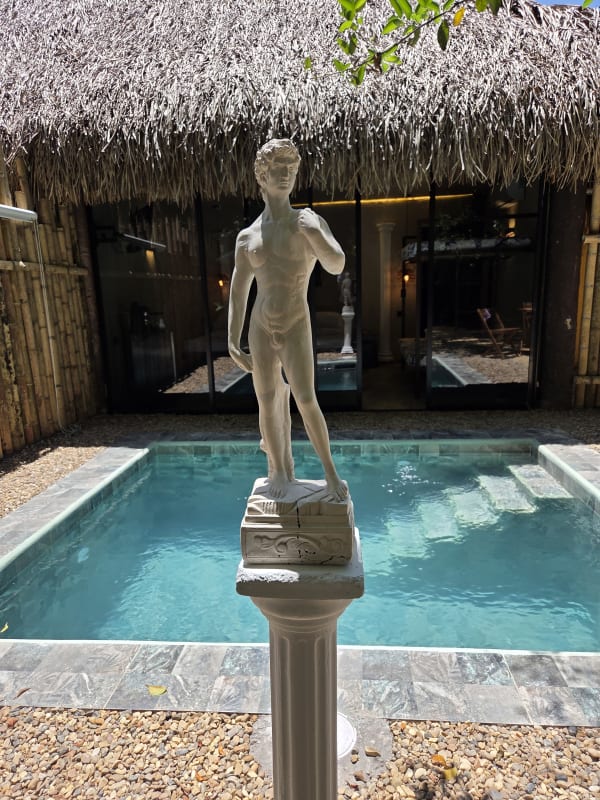 Piscina Villa Viscaya con zona de playa privada durante el día Melgar