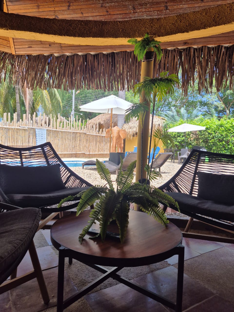 Villa Yakarta arquitectura asiatica piscina Melgar Tolima