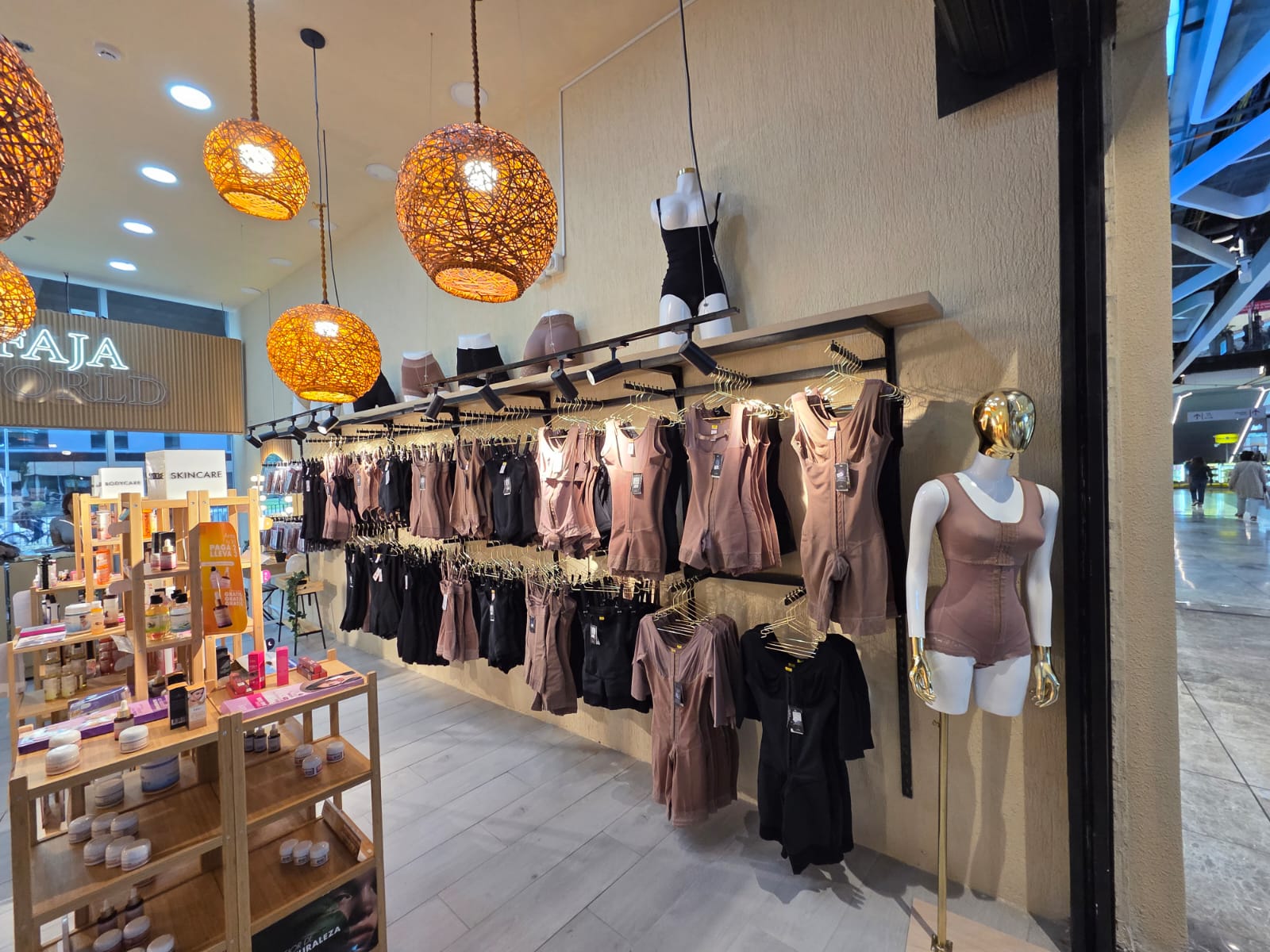 Display productos Licsy cosmetics tienda