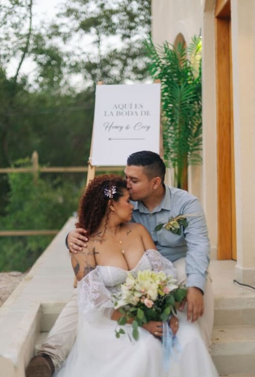 Welcome sign - real wedding held at Villa Lotus Tolú, Colombia