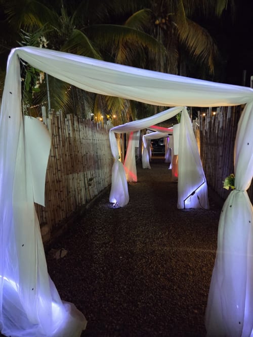 Real wedding held at the Lotus villas in Melgar, Tolima, Colombia - entrance