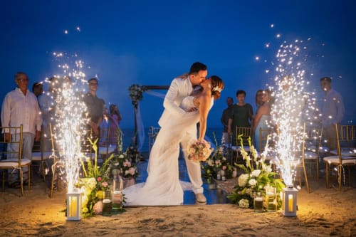The kiss, with sparklers - real wedding held at Villa Lotus Tolú, Colombia