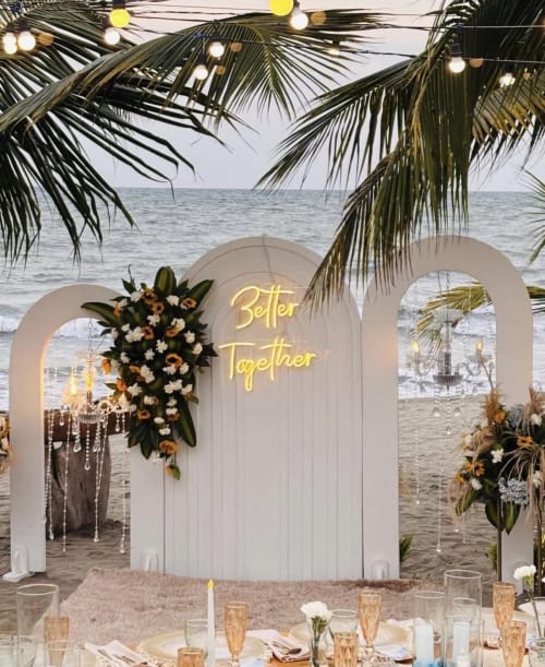 Beach photo corner - real wedding held at Villa Lotus Tolú, Colombia