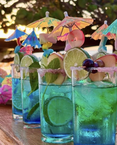 Cocktails - real wedding held at Villa Lotus Tolú, Colombia