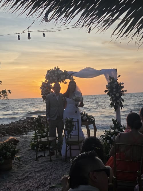 Vows at sunset - real wedding held at Villa Lotus Tolú, Colombia