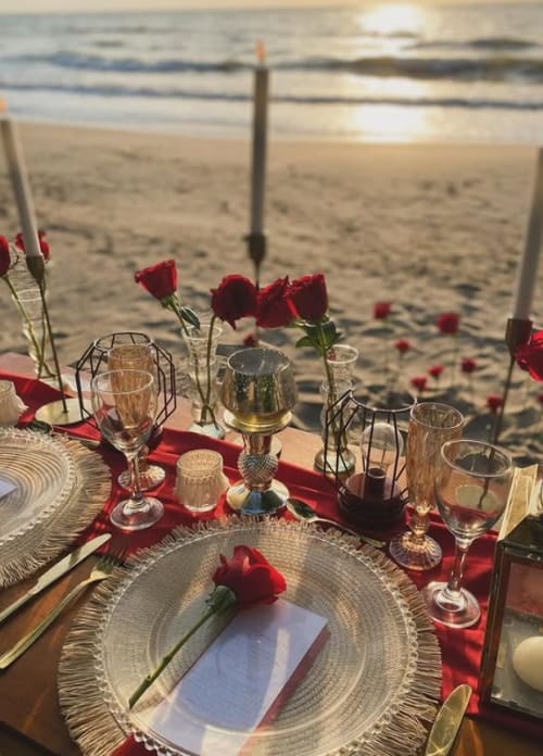 Decoración floral elegante para boda en venue de playa Lotus Beach House Tolú