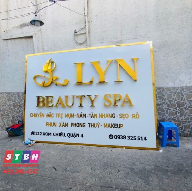 Bảng hiệu Lyn Spa